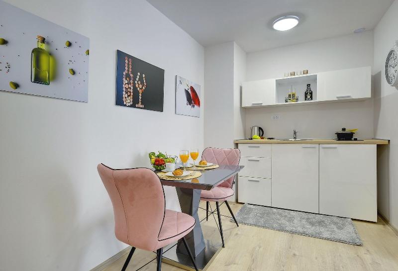 D&A Amphitheatre Apartments image