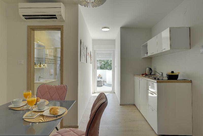 D&A Amphitheatre Apartments image
