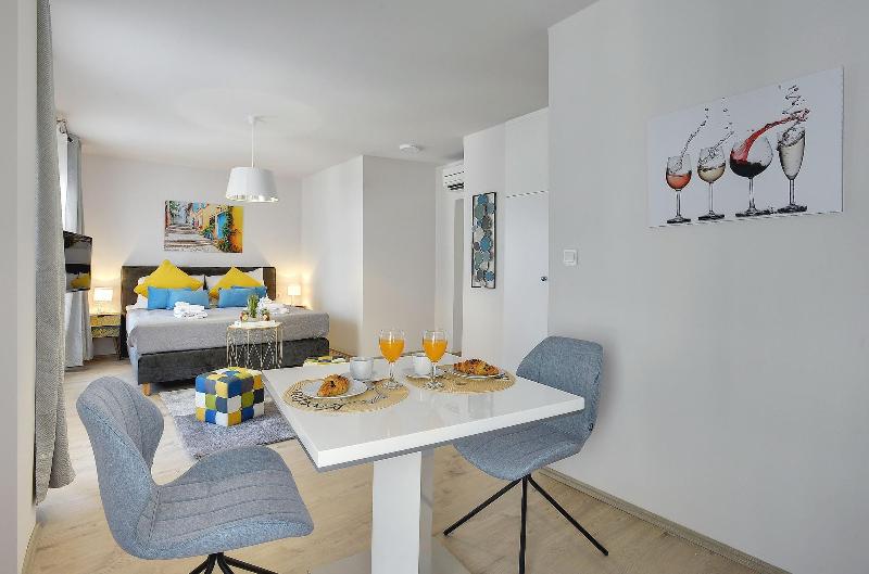 D&A Amphitheatre Apartments image