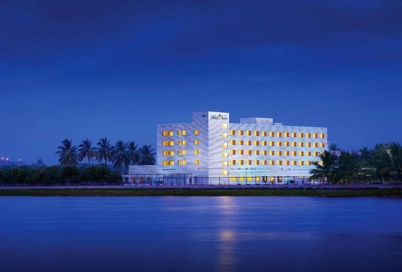 Hotel Naveen — exterior view