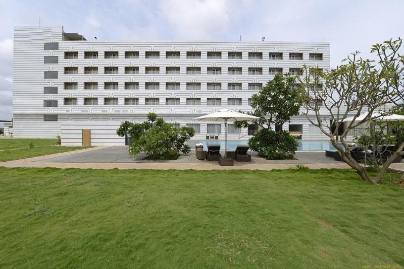 Hotel Naveen — general view