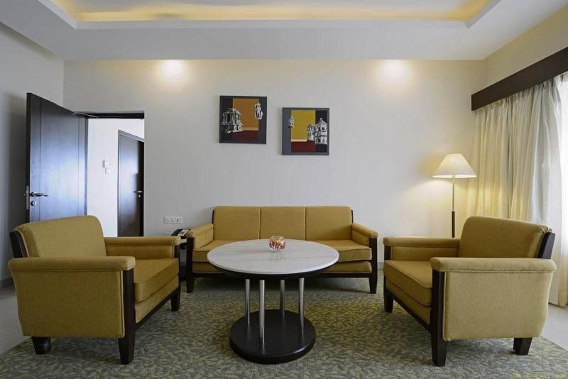 Hotel Naveen 4