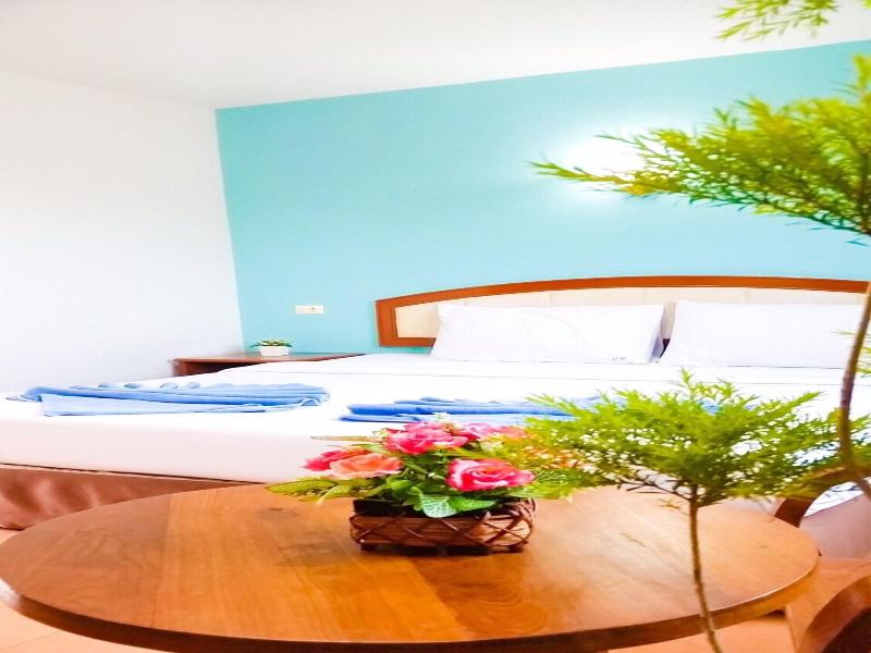J. Holiday Inn image