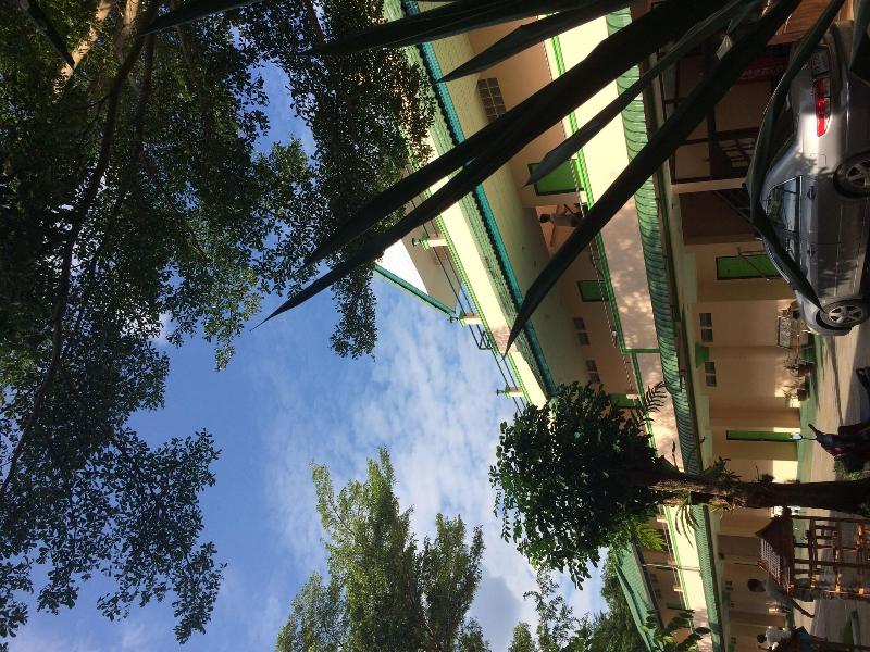 J. Holiday Inn image