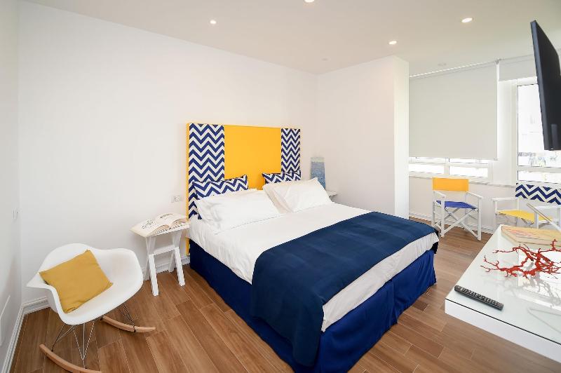 Casa Pantone image