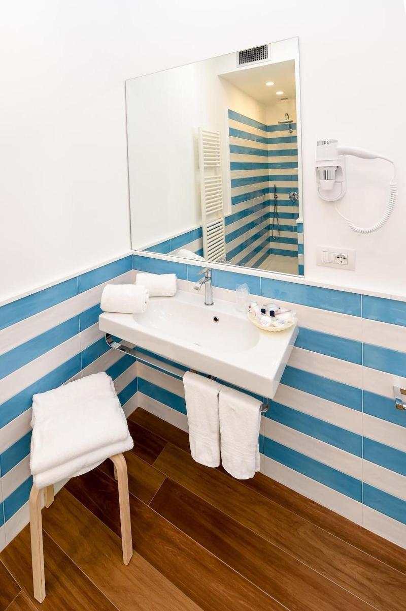 Casa Pantone image