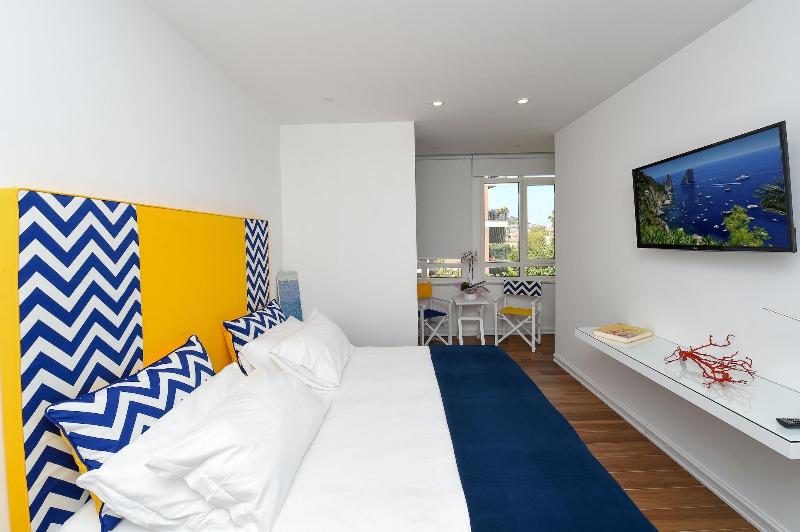 Casa Pantone image