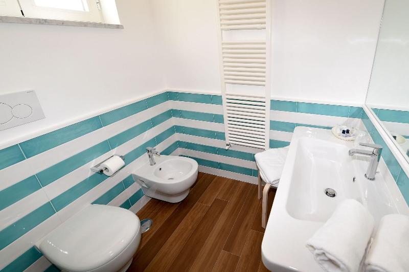 Casa Pantone image