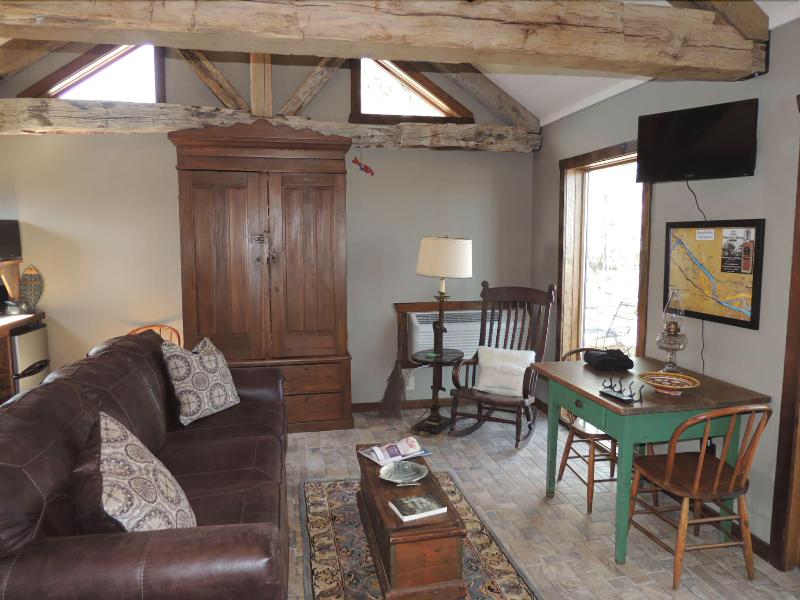 Pinckney Bend Bed & Breakfast image