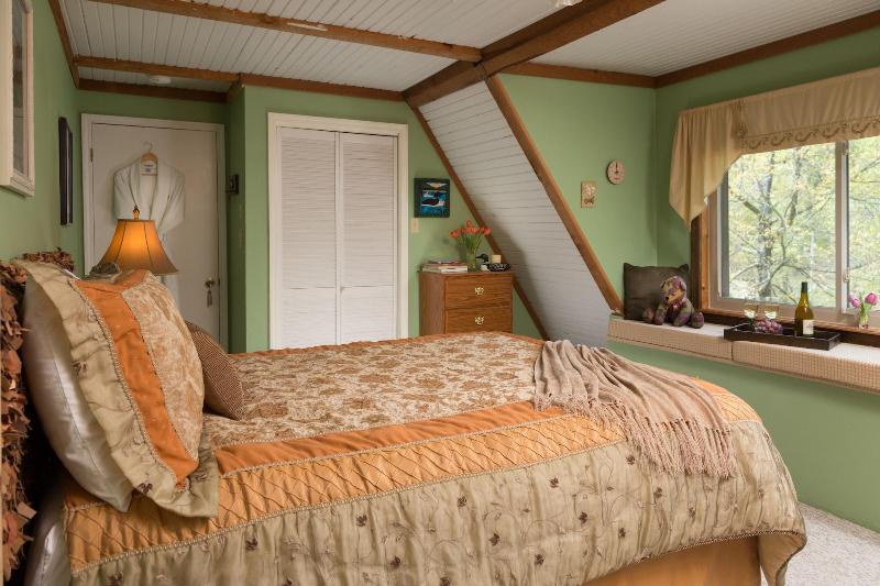 Tiffanys Bed & Breakfast image 8