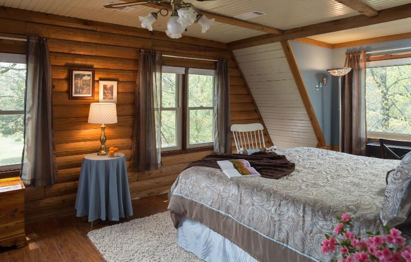 Tiffanys Bed & Breakfast image 2