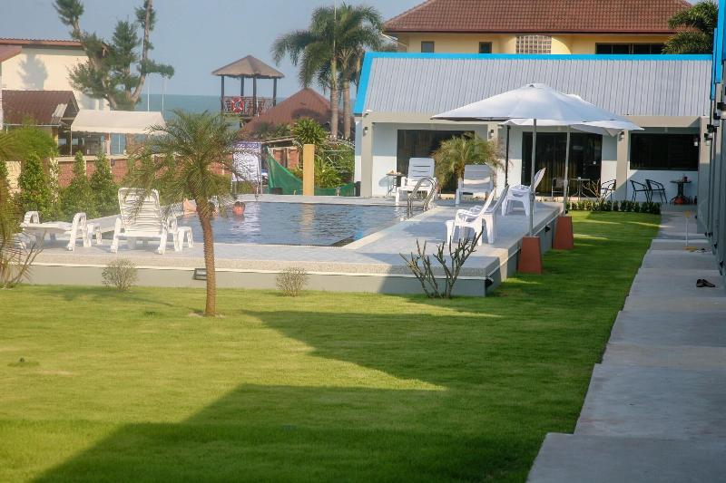 Cc Beach Resort