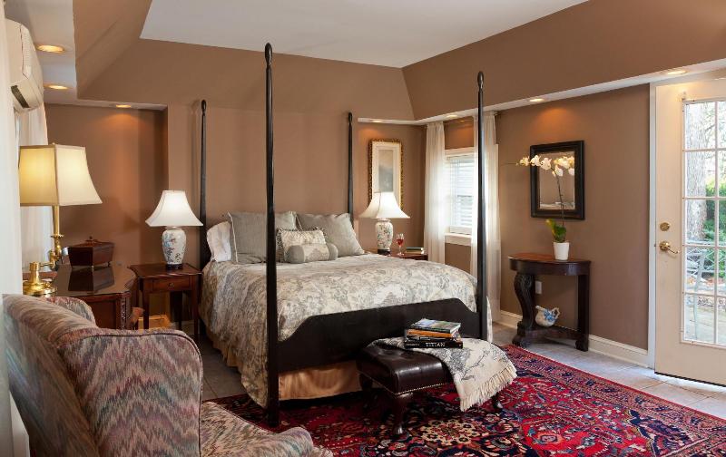Inn And Tavern At Meander image