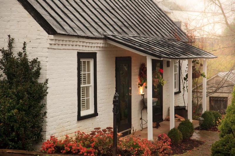 Inn And Tavern At Meander image