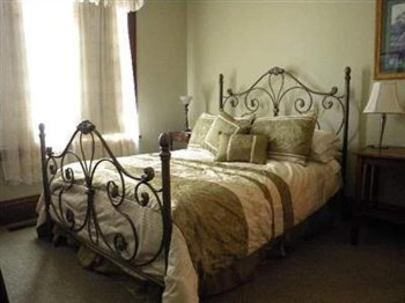 The Decker House Bed & Breakfast image 2