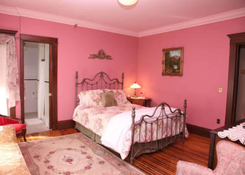 The Decker House Bed & Breakfast image 9