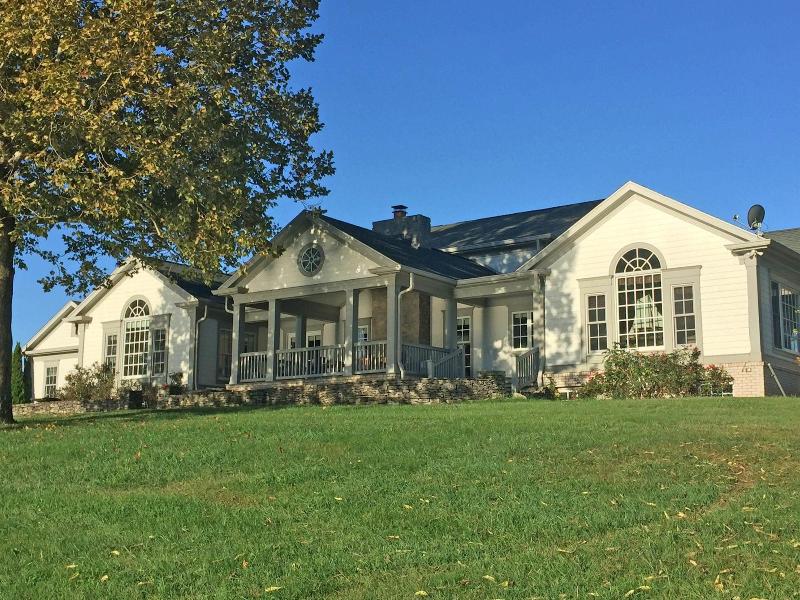 The B & B at Queenslake image