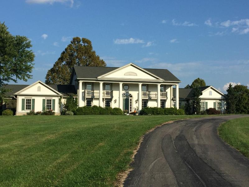The B & B at Queenslake image