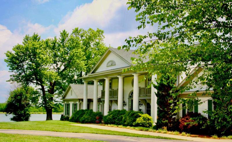 The B & B at Queenslake image