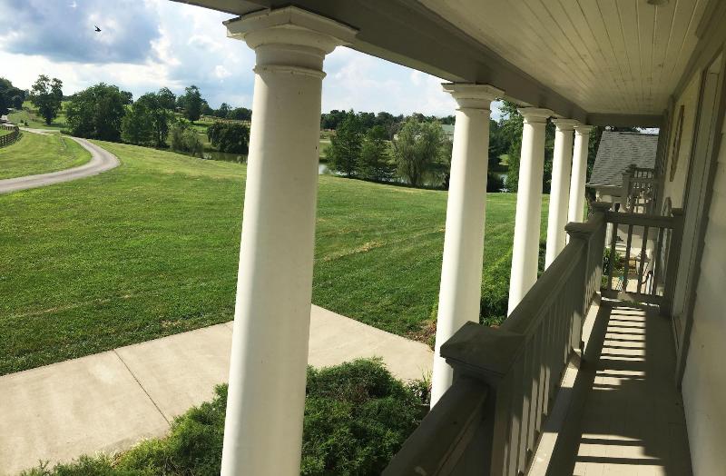 The B & B at Queenslake image