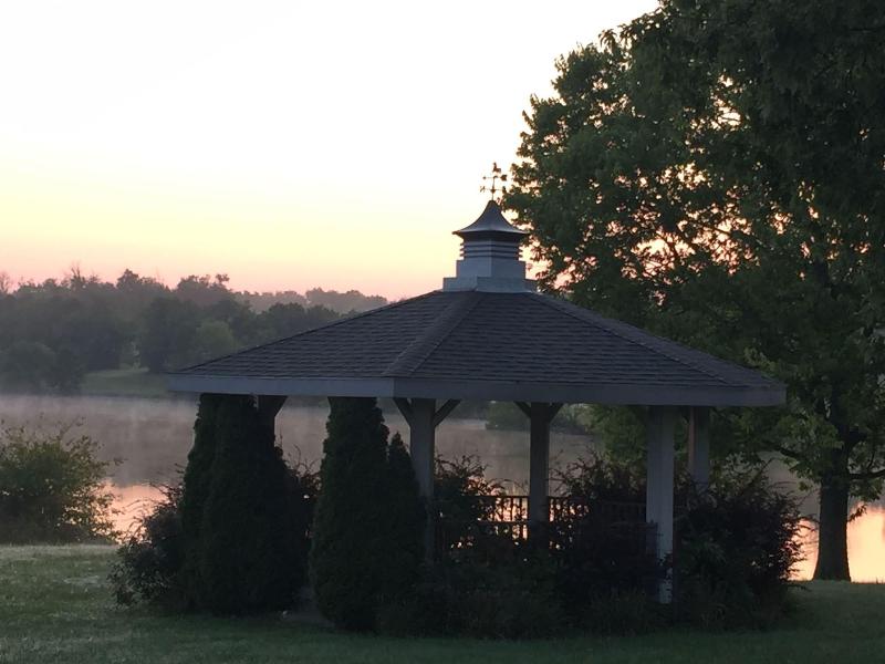 The B & B at Queenslake image