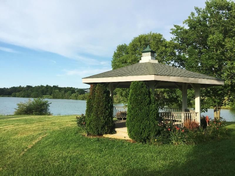 The B & B at Queenslake image