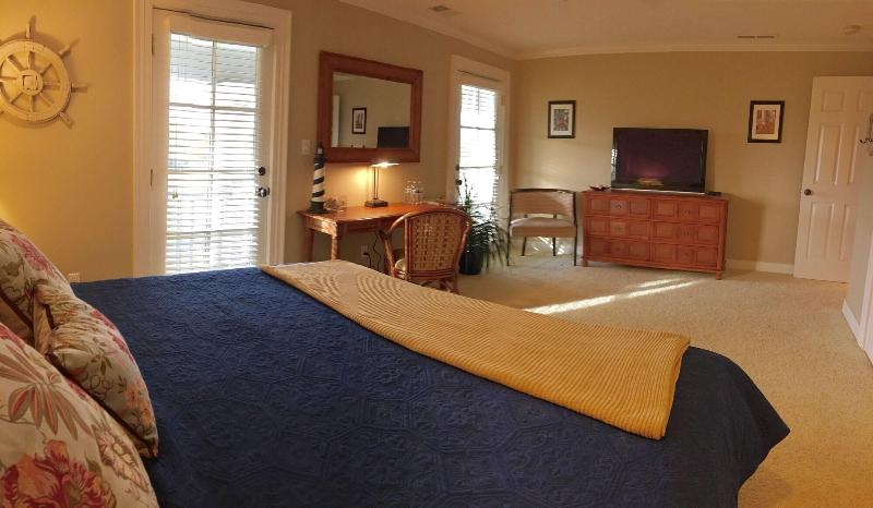 The B & B at Queenslake image