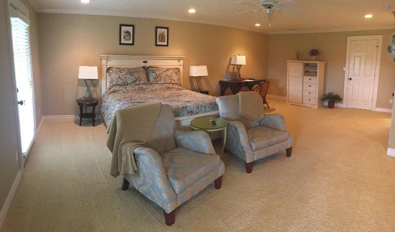 The B & B at Queenslake image
