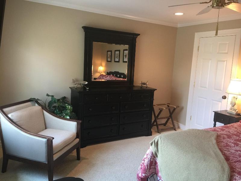 The B & B at Queenslake image