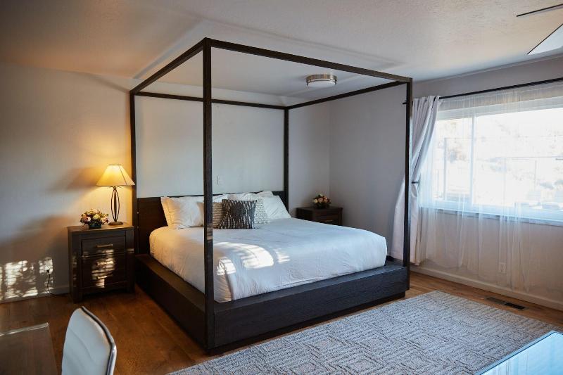 Bed & Barrel at Stonehouse Cellars image