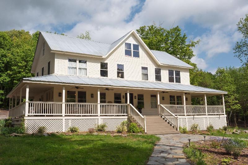 Stonehill's Farmhouse image