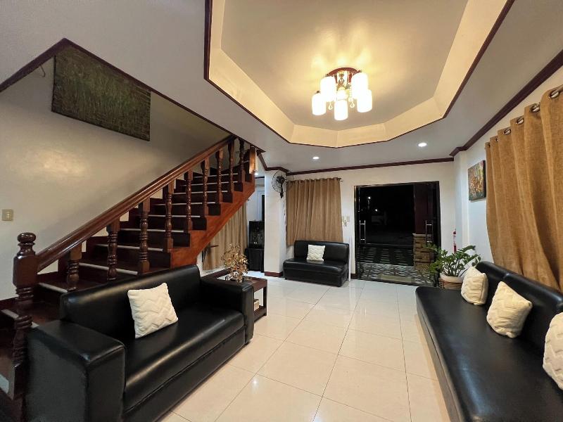 Gilin Pension House image