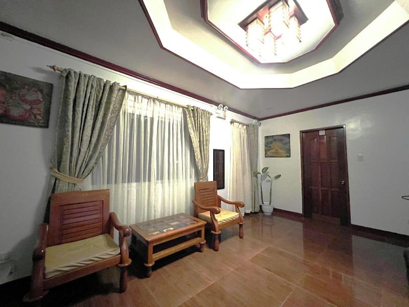 Gilin Pension House image