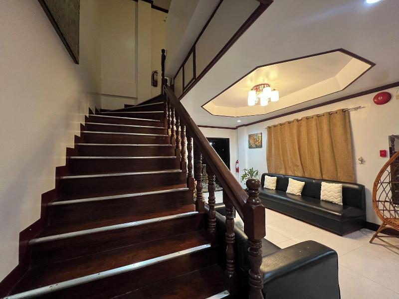 Gilin Pension House image