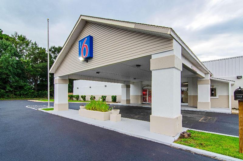Motel 6 Bay Minette, AL image