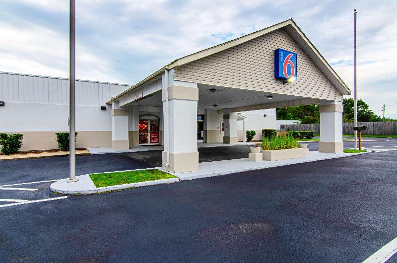 Motel 6 Bay Minette, AL image