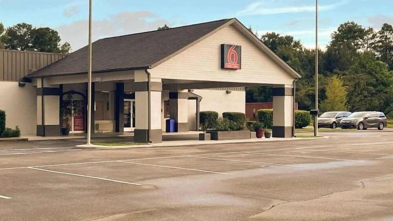 Motel 6 Bay Minette, AL image