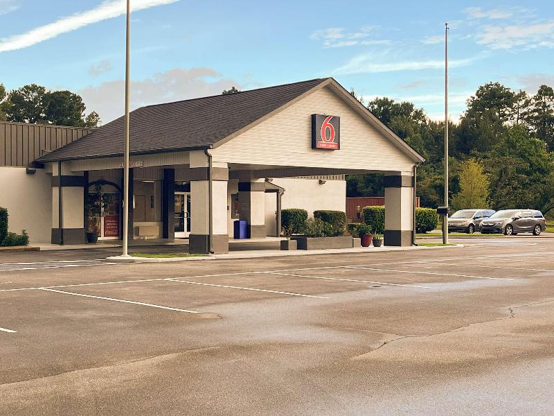 Motel 6 Bay Minette, AL image