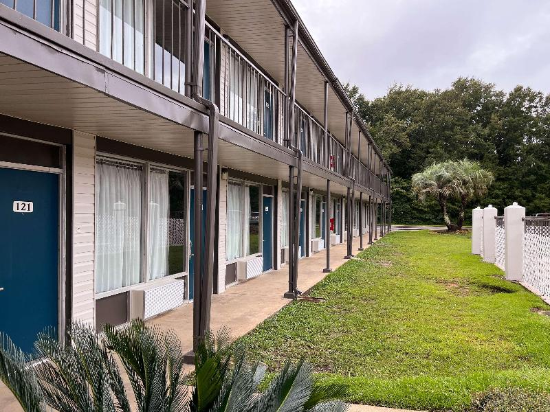 Motel 6 Bay Minette, AL image