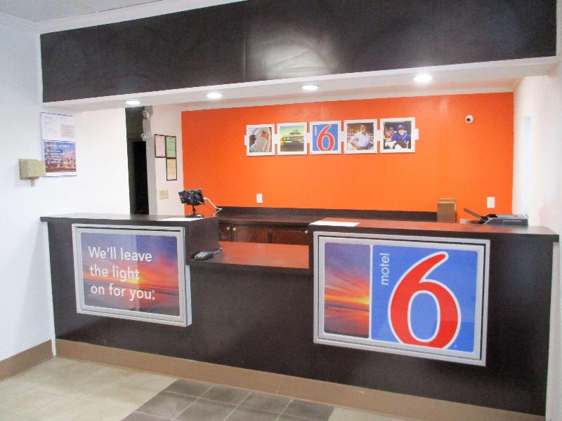 Motel 6 Bay Minette, AL image
