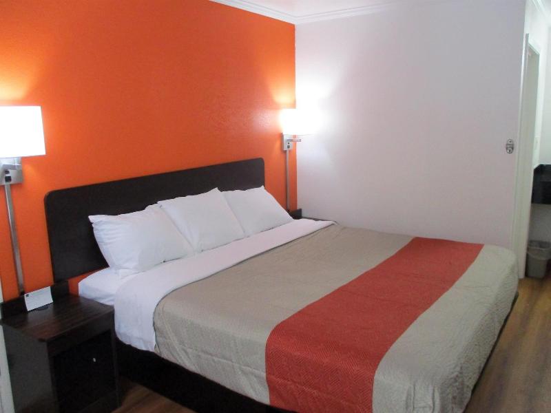 Motel 6 Bay Minette, AL image