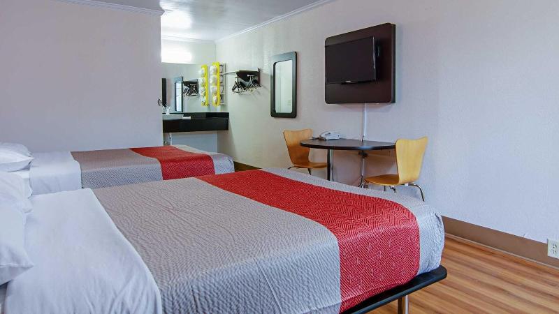 Motel 6 Bay Minette, AL image