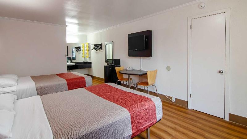 Motel 6 Bay Minette, AL image