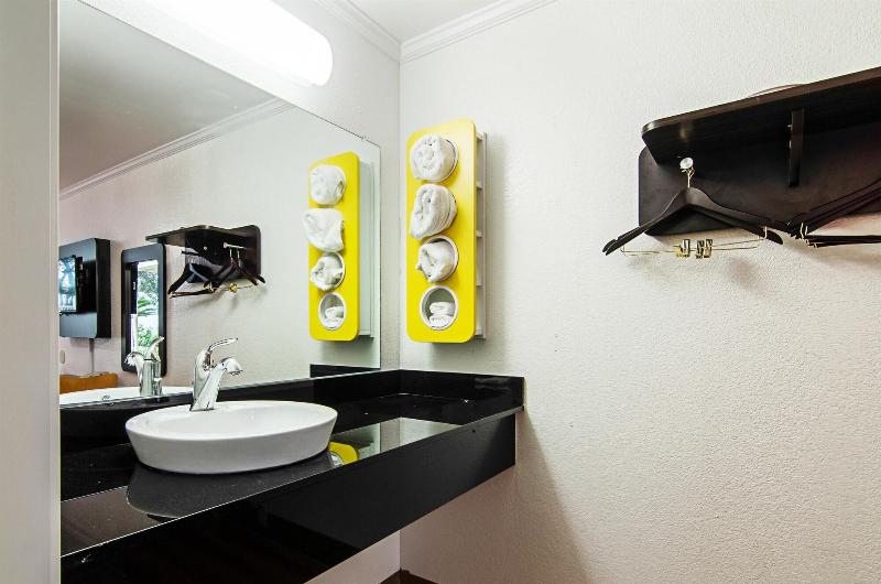 Motel 6 Bay Minette, AL image