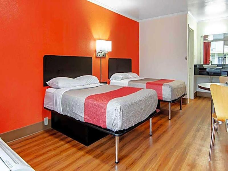 Motel 6 Bay Minette, AL image