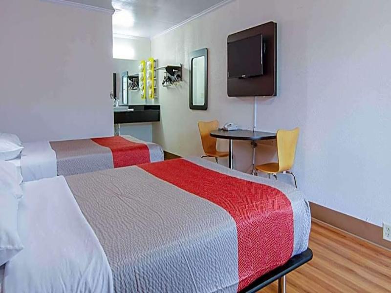 Motel 6 Bay Minette, AL image