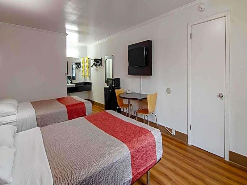 Motel 6 Bay Minette, AL image