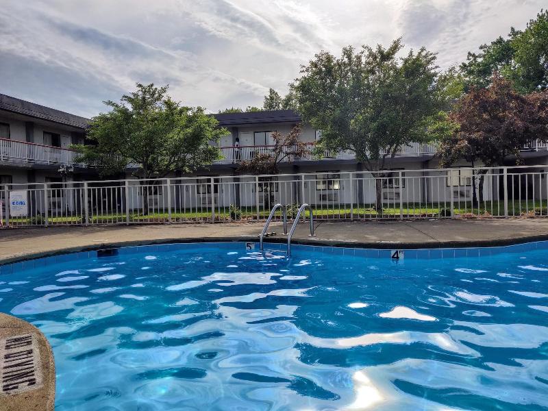 Sprucewood Inn image