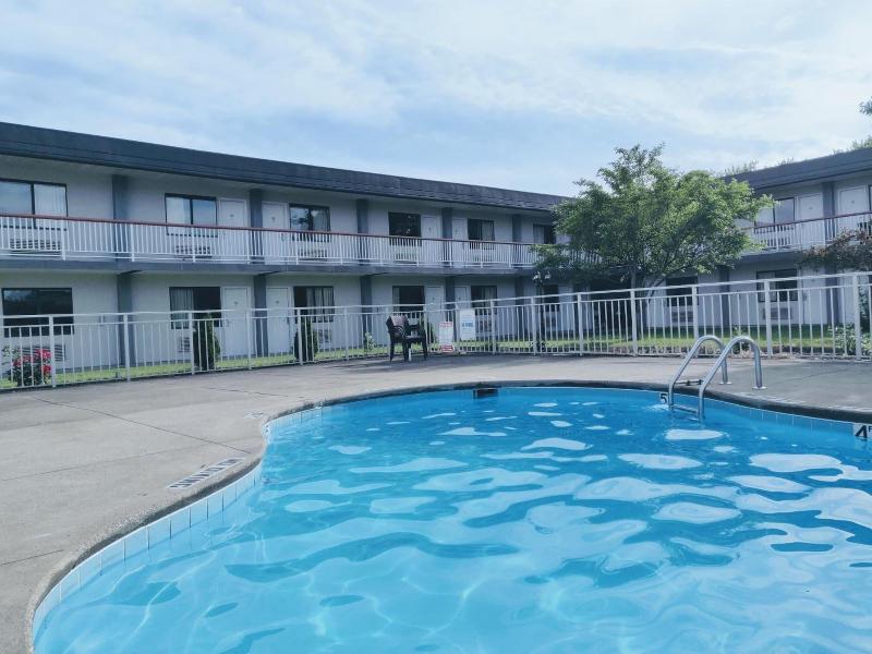Sprucewood Inn image