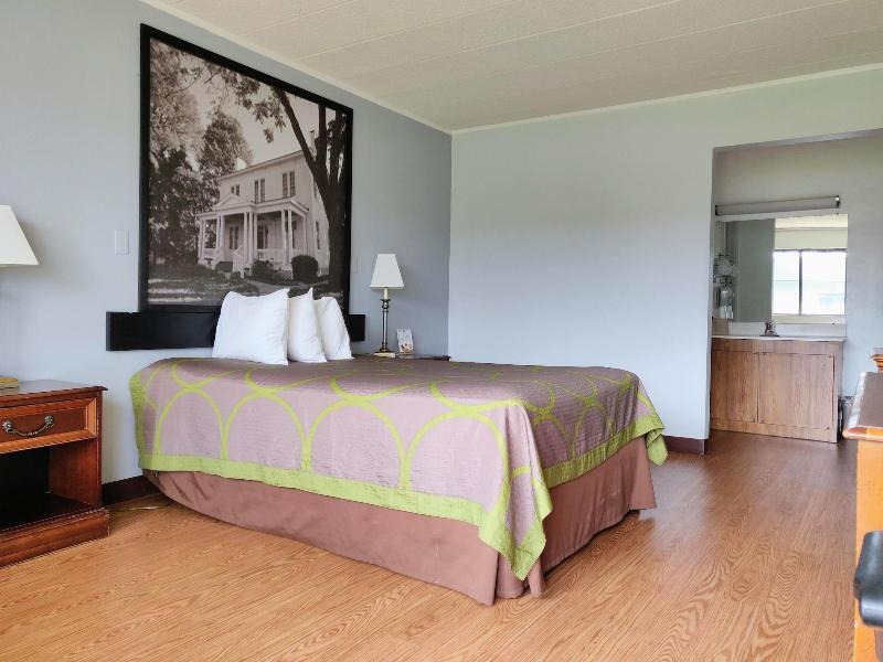 Sprucewood Inn image